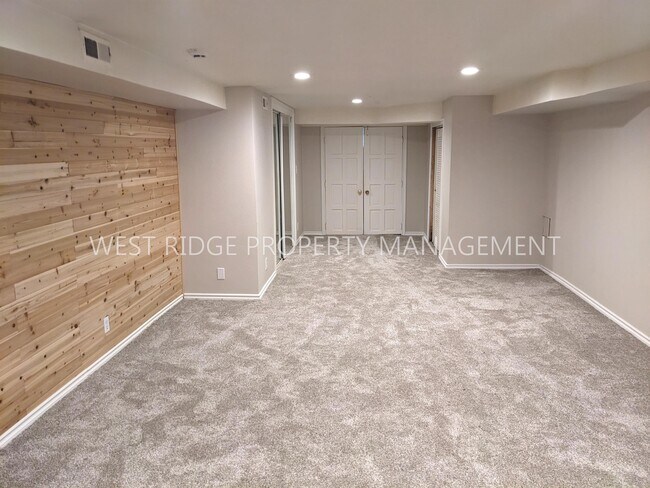 Building Photo - 1670 SW Highland Pkwy