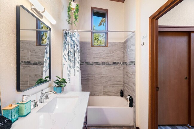 Building Photo - 5504 NE 190th St