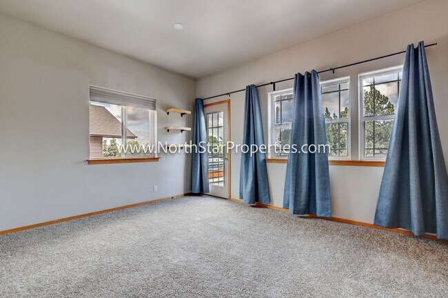 Building Photo - Wonderful Bend Property Close to Mountain ...