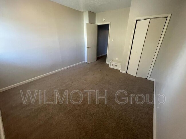 Building Photo - 424 N Beville Ave