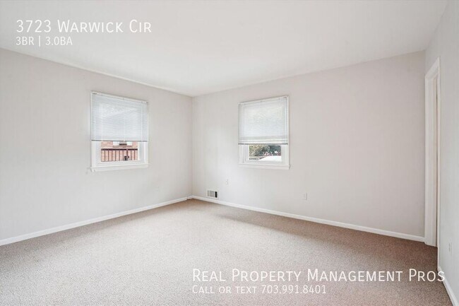 Building Photo - 3723 Warwick Cir