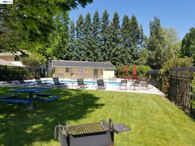 Building Photo - 2170 Arroyo Ct