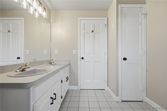 Building Photo - 8221 Clarence Ln N