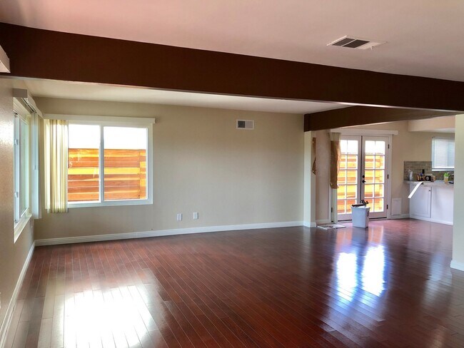 Building Photo - 31440 Club Vista Ln