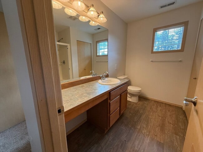 Building Photo - 3 Bedroom DuPont Home for Rent