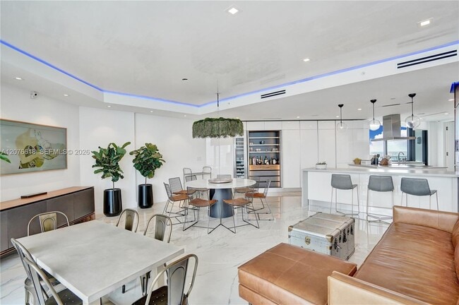 Building Photo - 4000 Island Blvd