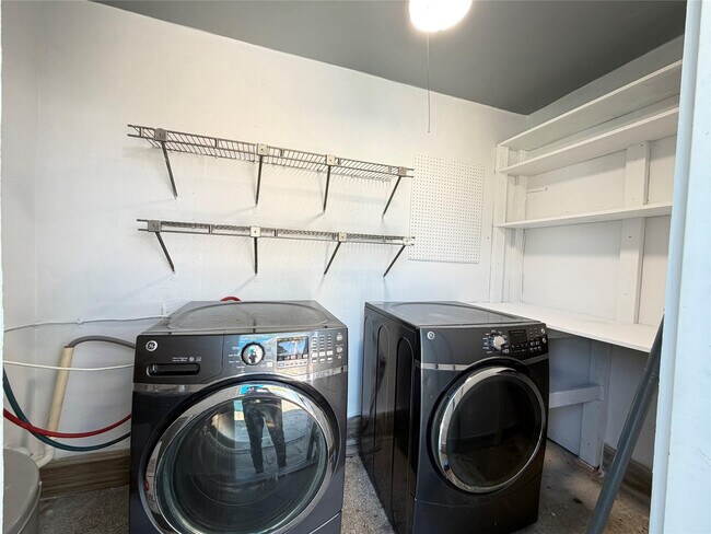 Building Photo - 101 SE 14th Pl