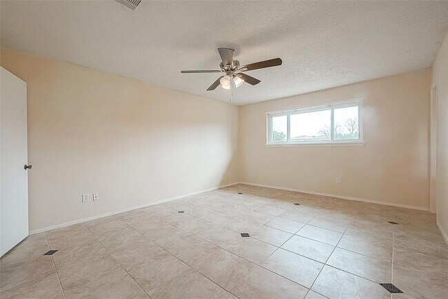 Building Photo - 1615 Millbury Dr