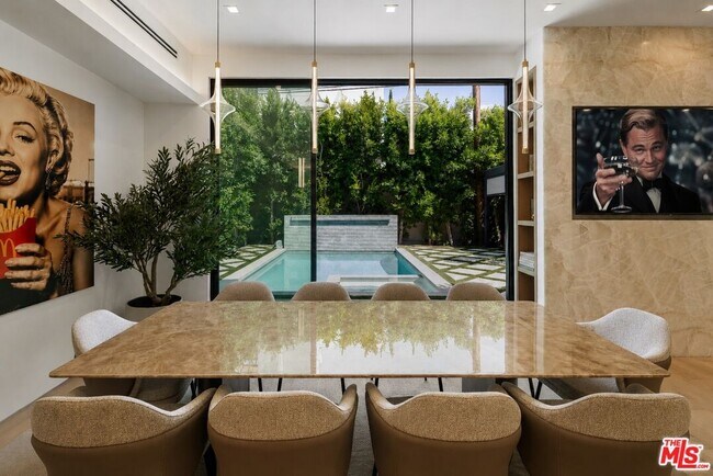Building Photo - 1130 N Poinsettia Pl
