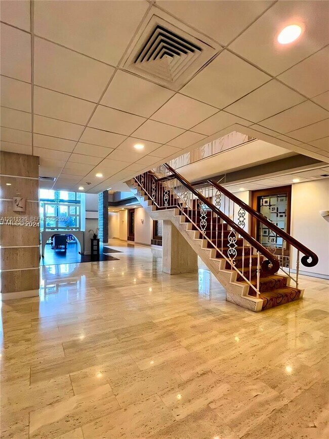 Building Photo - 2899 Collins Ave