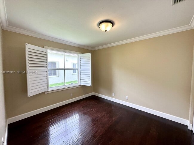 Building Photo - 953 Tanglewood Cir