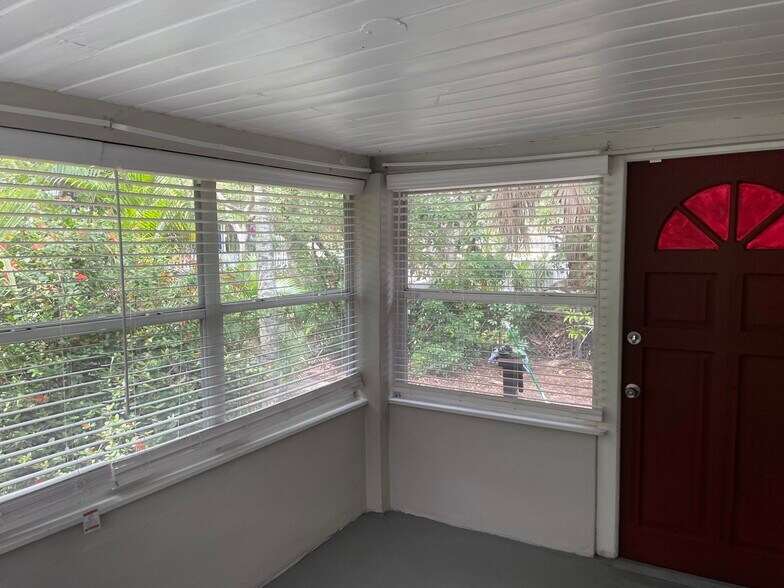 Building Photo - 873 10th Ave S