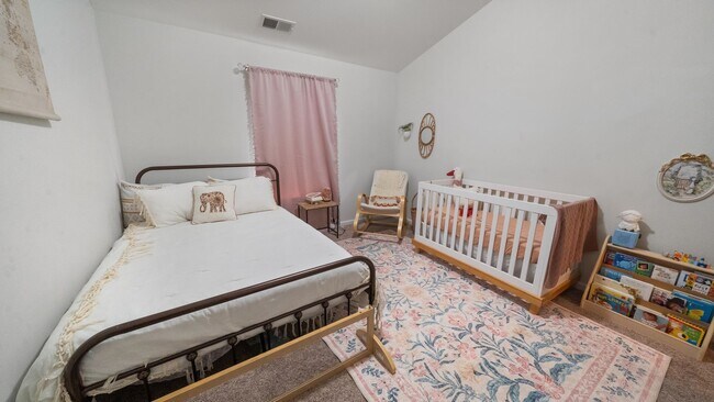 Building Photo - Stylish 3 Bedroom Townhome in The Commons – Richmond Hill Living at Its Finest