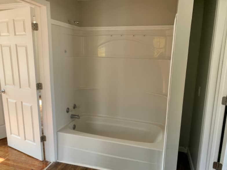 Building Photo - 911 E Ash St