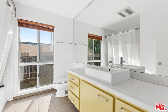 Building Photo - 6441 Tahoe Dr