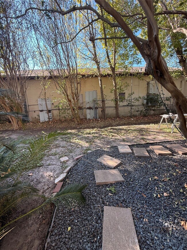 Building Photo - 5724 1/2 Parwill St