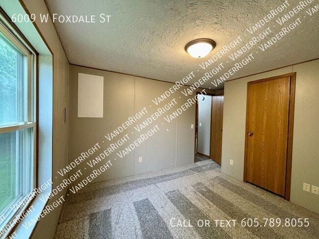 Building Photo - 6009 W Foxdale St
