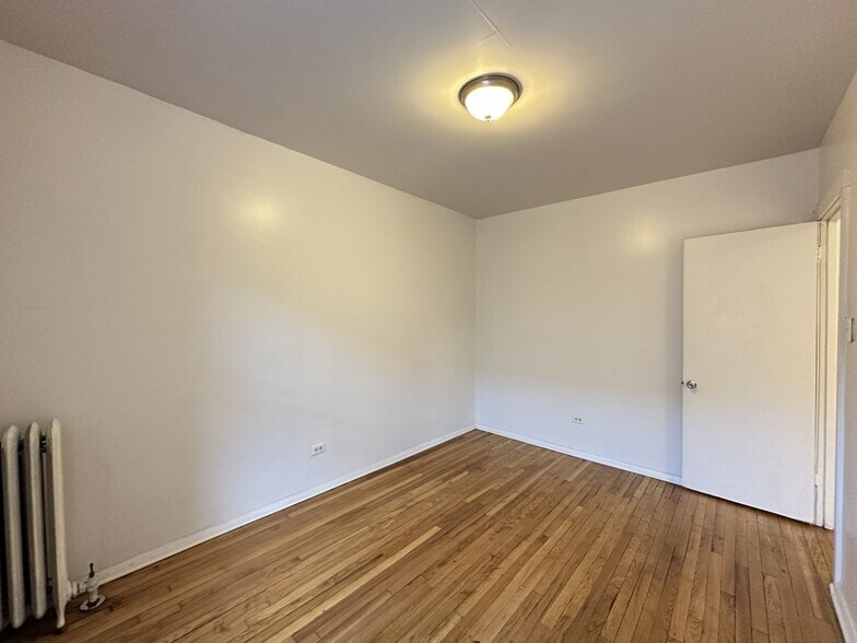 Building Photo - 7149 S Constance Ave