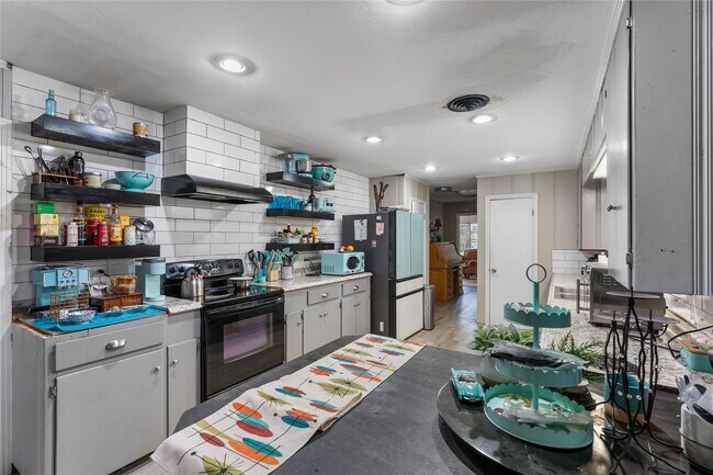 Building Photo - 2306 Ave P