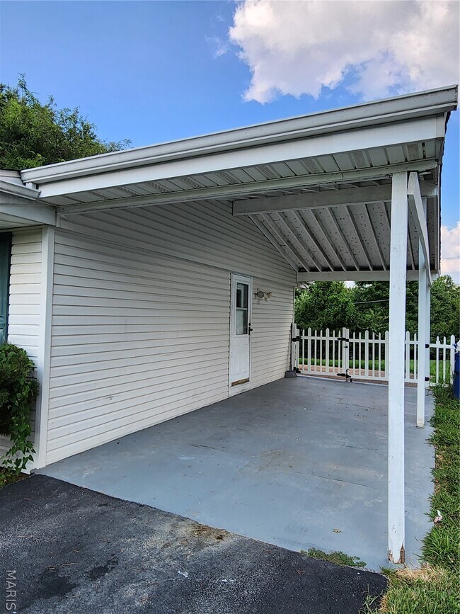 Building Photo - 702 Vendome Ln