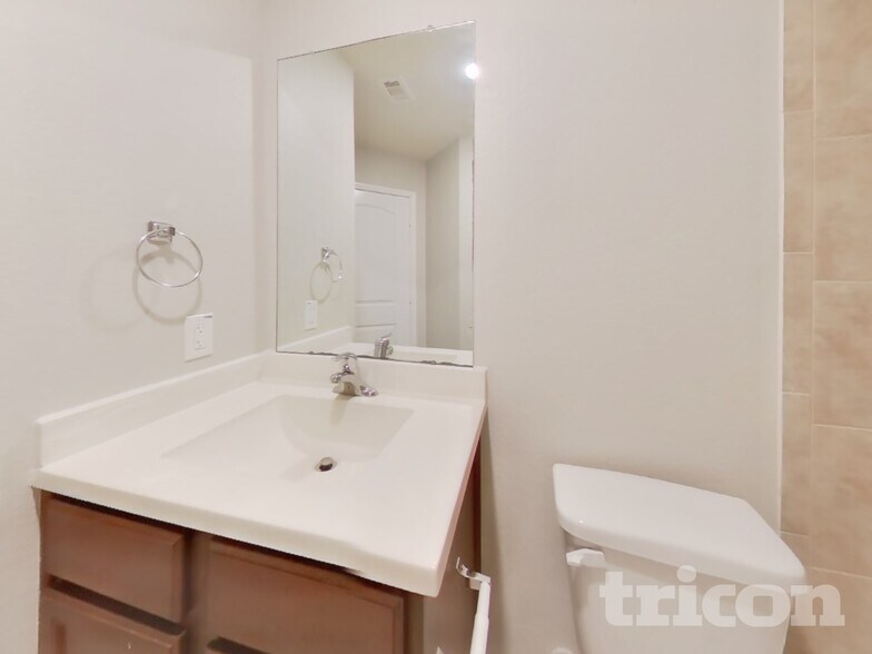 Building Photo - 27016 Leonardo Dr