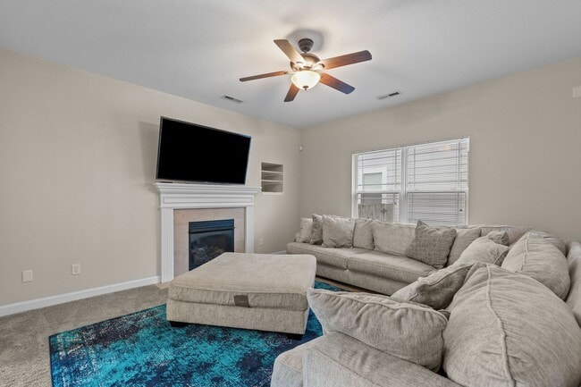 Building Photo - Dream Home Alert in Hampton!