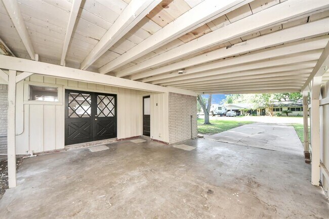 Building Photo - 2385 W Coombs St