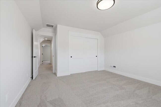 Building Photo - Heart of Eagle 3 Bed 2.5 Bath