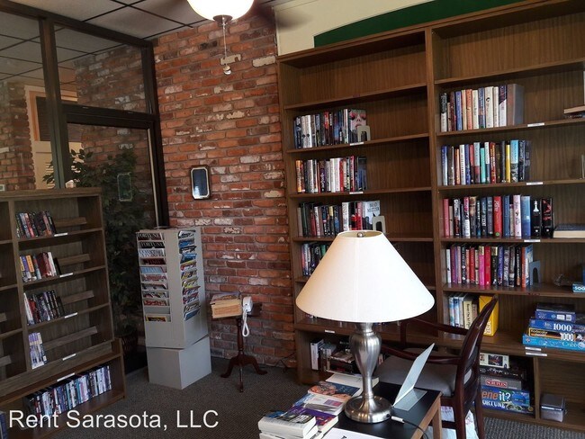 Building Photo - 4330 Falmouth Dr