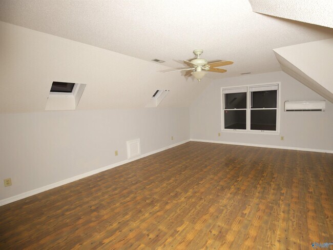 Building Photo - 104 Victoria Dr