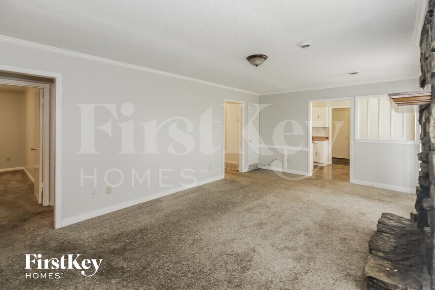 Building Photo - 6861 Valley Park Dr