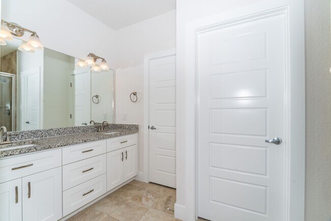 Building Photo - BEAUTIFUL PALLATIUM VILLAS 2-BEDROOM