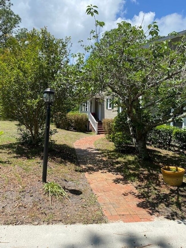 Building Photo - Welcome to this stunning fully furnished 4...