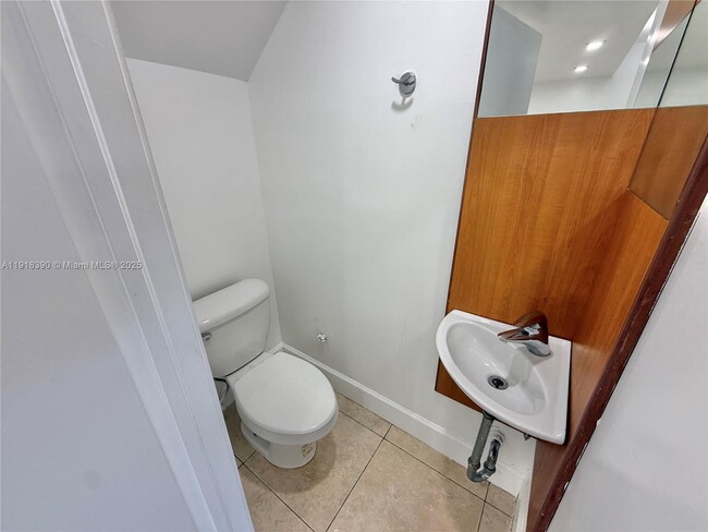 Building Photo - 4600 SW 67th Ave