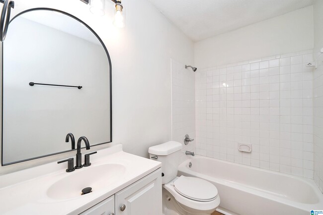 Building Photo - 2838 Micmac Dr