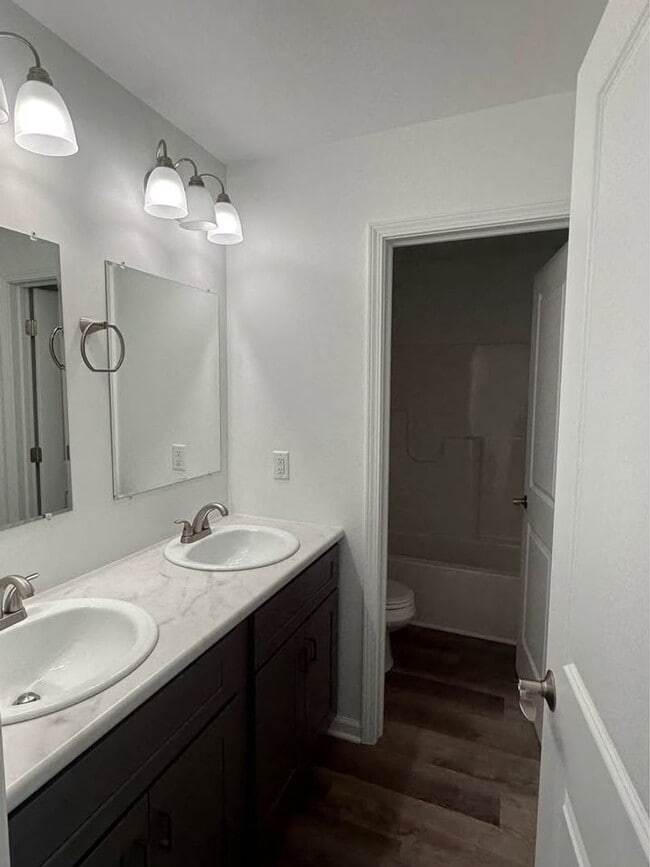 Building Photo - Twin Lakes Duplex