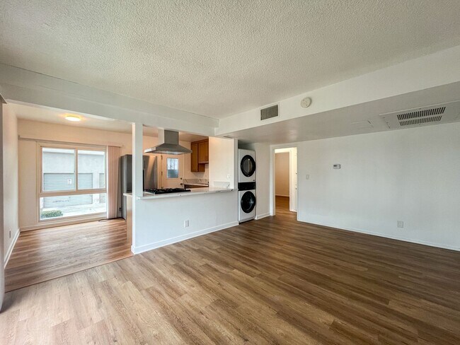 Interior Photo - 3315 W 104th St