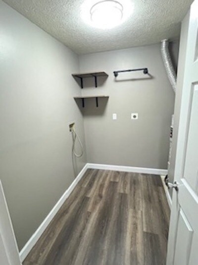 Laundry Room - 8892 Eagleview Dr