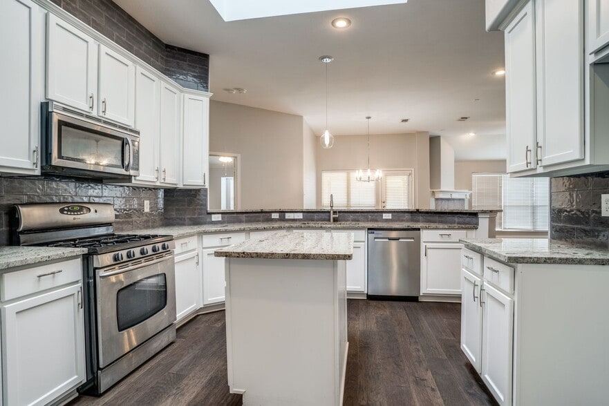 Building Photo - 3408 Hidden Valley Dr