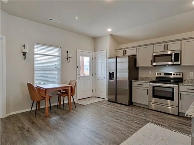 Building Photo - Stylish 3 Bed / 2 Bath with Open Layout & Backyard Retreat