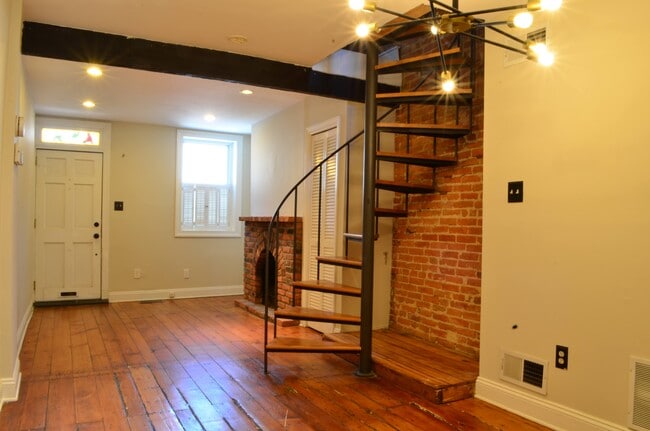 Building Photo - 19 E Wheeling St