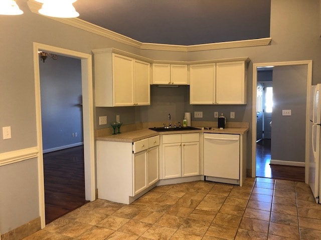 Building Photo - 905 Lowry Ct