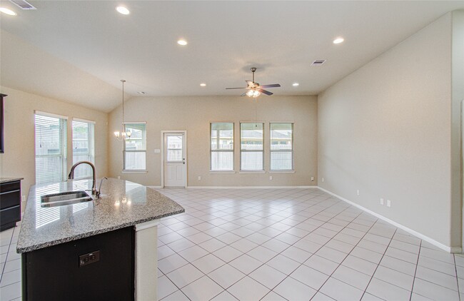 Building Photo - 15702 Whisper Woods Dr