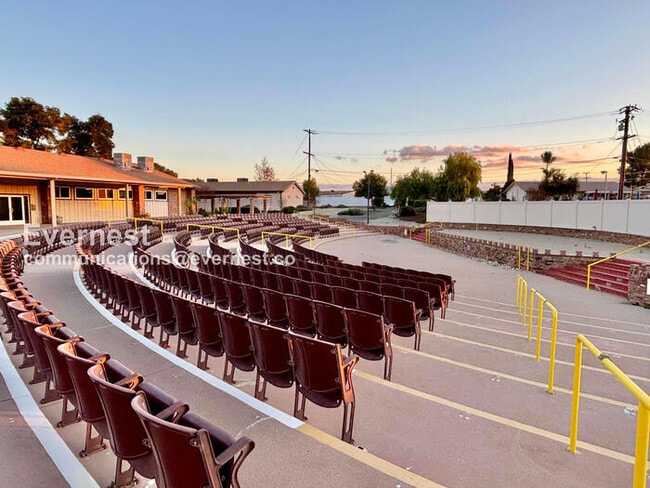 Building Photo - 28848 Del Monte Dr