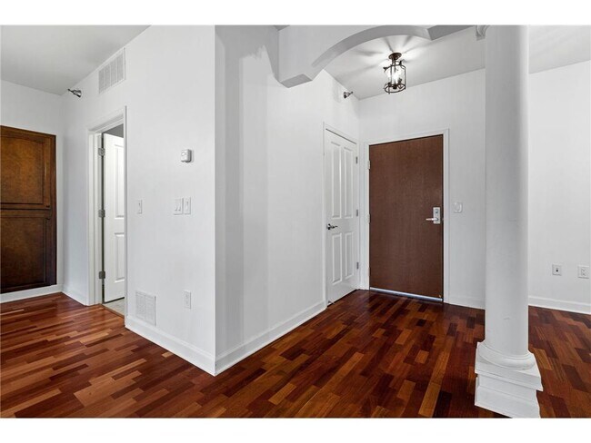 Building Photo - 317 Groveland Ave