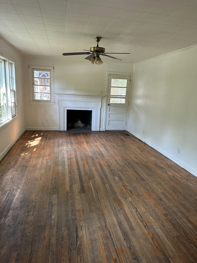 Building Photo - 2501 Redwood St