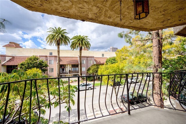 Building Photo - 330 N Jackson St