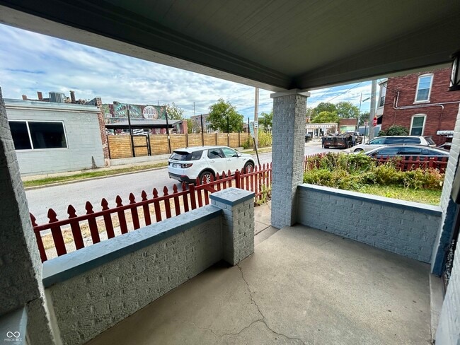 Building Photo - 639 Stevens St