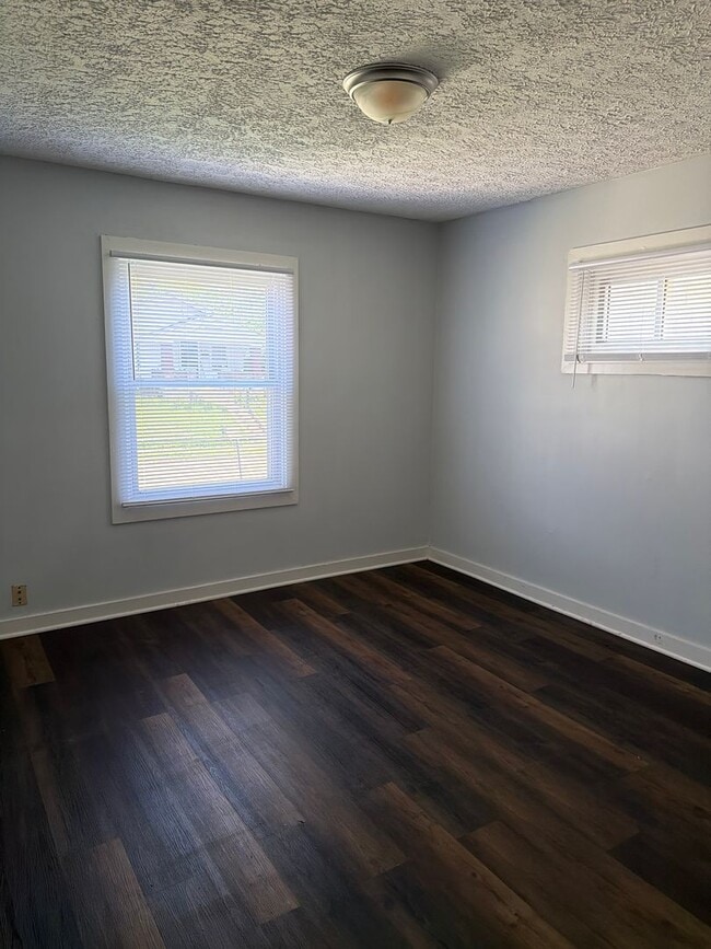 Building Photo - New Listing! 3BR/1BA home in North Brookside Park