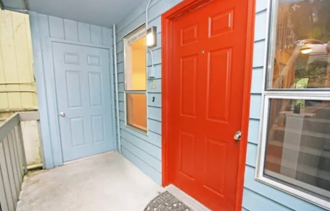 Building Photo - Serene Park-Like Sanctuary | Large Updated Townhome with Wooded Views, 3 bathrooms and 2 large be...